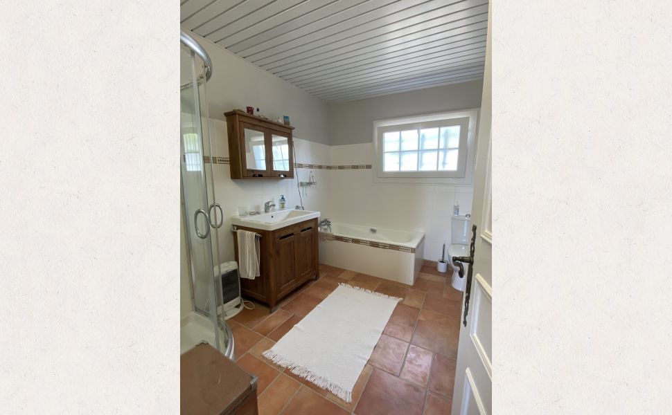 Bearnaise Hilltop Property in an Acre of Private Gardens with Swimming Pool and Mountain Views