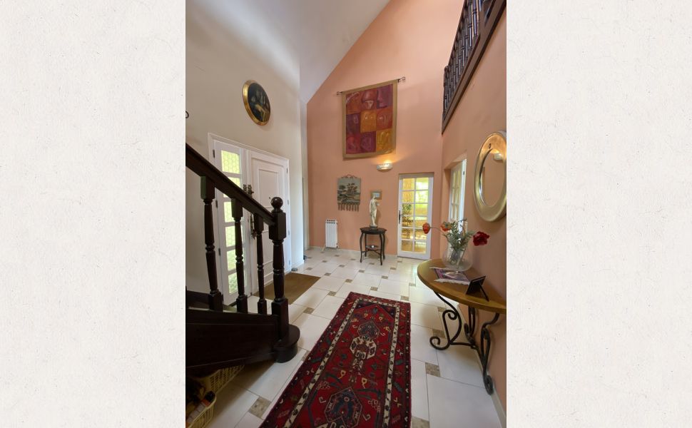 Bearnaise Hilltop Property in an Acre of Private Gardens with Swimming Pool and Mountain Views