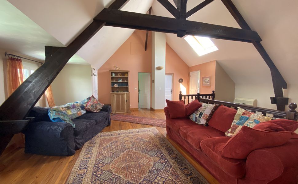 Bearnaise Hilltop Property in an Acre of Private Gardens with Swimming Pool and Mountain Views