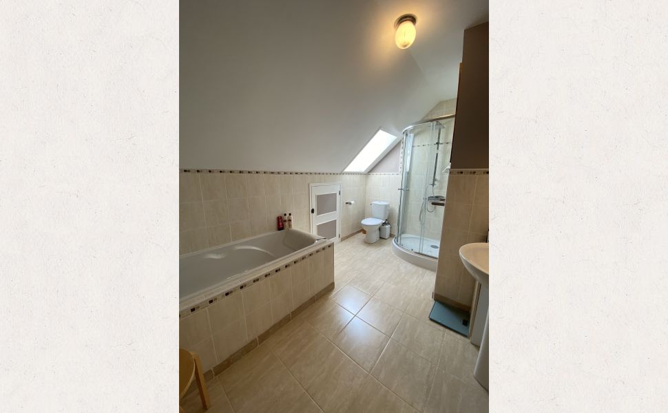 Bearnaise Hilltop Property in an Acre of Private Gardens with Swimming Pool and Mountain Views