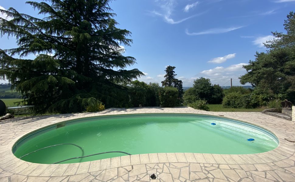 Bearnaise Hilltop Property in an Acre of Private Gardens with Swimming Pool and Mountain Views