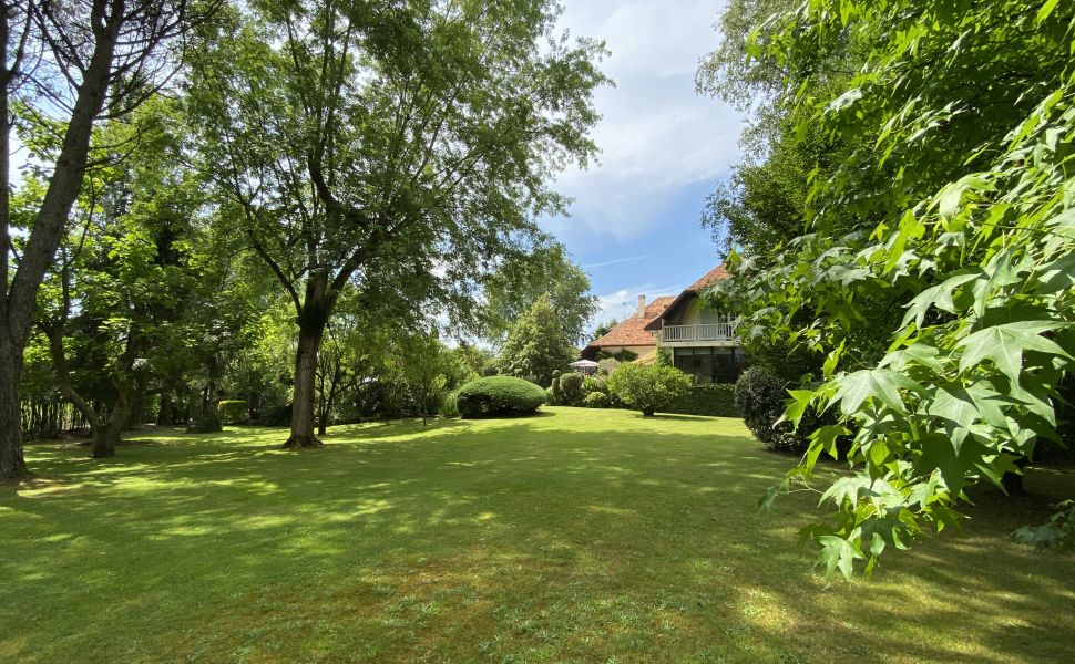 A Beautiful Contemporary Property with Charming Flowery Gardens in Heart of a Lovely Landaise Town