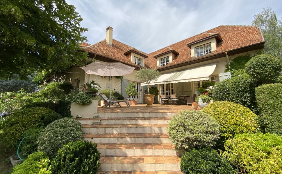 A Beautiful Contemporary Property with Charming Flowery Gardens in Heart of a Lovely Landaise Town