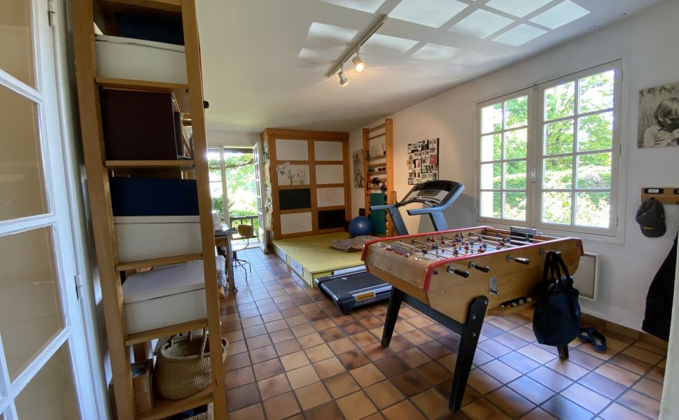 A Beautiful Contemporary Property with Charming Flowery Gardens in Heart of a Lovely Landaise Town