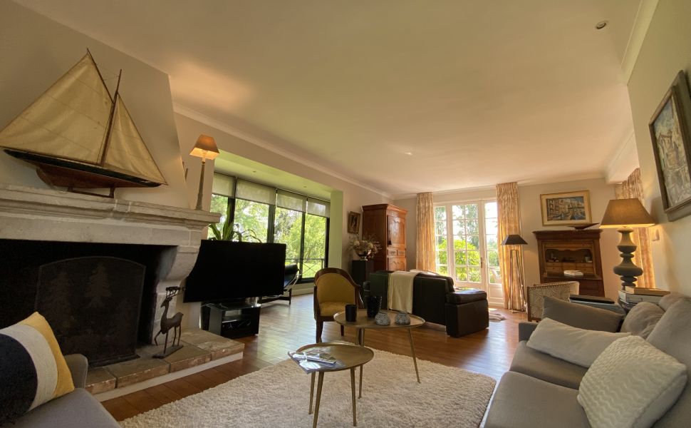 A Beautiful Contemporary Property with Charming Flowery Gardens in Heart of a Lovely Landaise Town