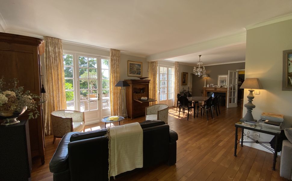 A Beautiful Contemporary Property with Charming Flowery Gardens in Heart of a Lovely Landaise Town
