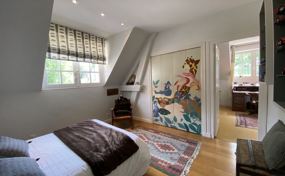 A Beautiful Contemporary Property with Charming Flowery Gardens in Heart of a Lovely Landaise Town