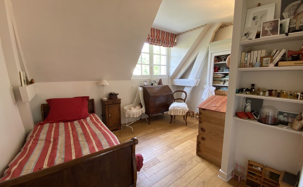 A Beautiful Contemporary Property with Charming Flowery Gardens in Heart of a Lovely Landaise Town