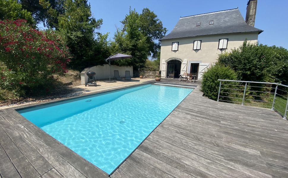 An Enchanting Former Bergerie In Secluded Tranquility With Outstanding Views