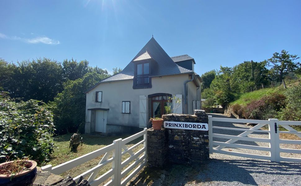 An Enchanting Former Bergerie In Secluded Tranquility With Outstanding Views