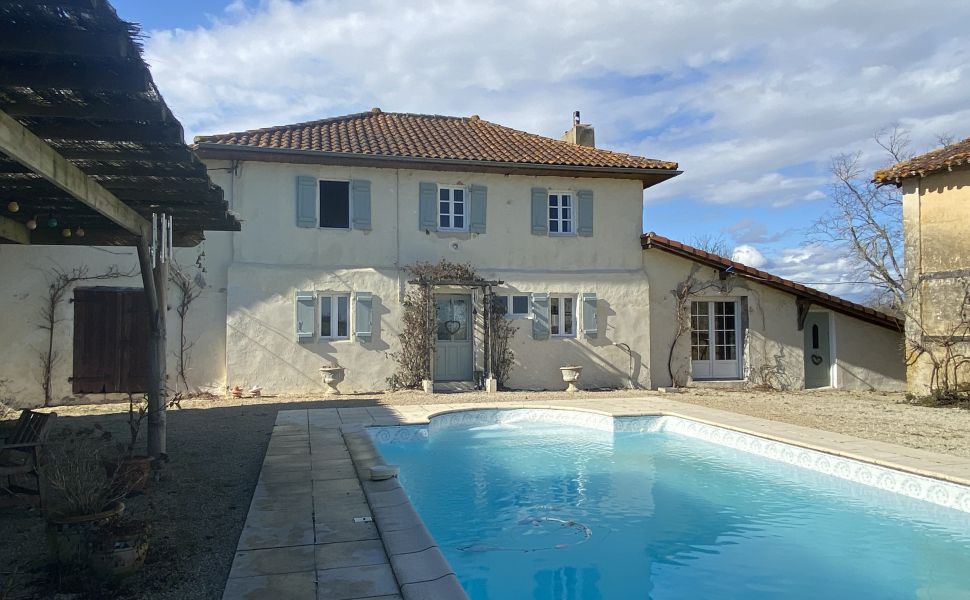 A Perfect Hideaway - Pretty Challossais Farmhouse in Peaceful Countryside 