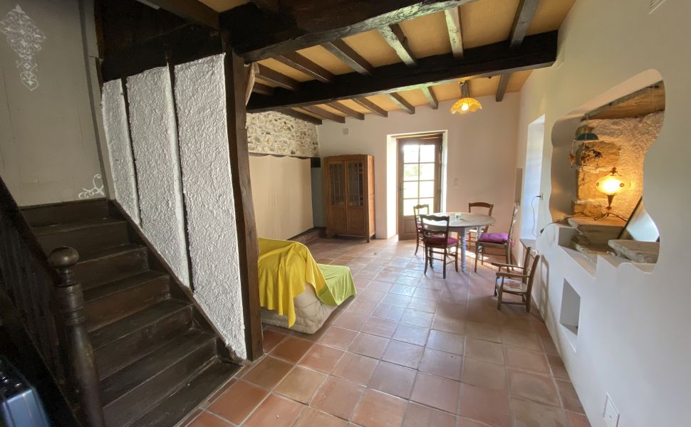 A Delightful 18C Property with an Inner Courtyard, Guest Cottage, Barn & Heated Pool
