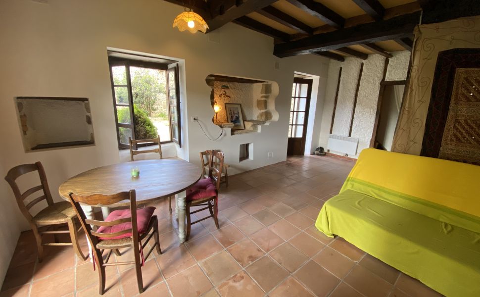 Ravissante propriété du XVIIIe avec cour intérieure, maison d'amis, grange & piscine chauffée