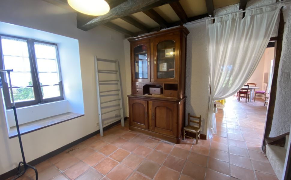 Ravissante propriété du XVIIIe avec cour intérieure, maison d'amis, grange & piscine chauffée