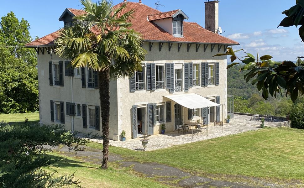A Superbe Manor House & Converted Barn with an Elevated Position in the Jurancon Wine Region