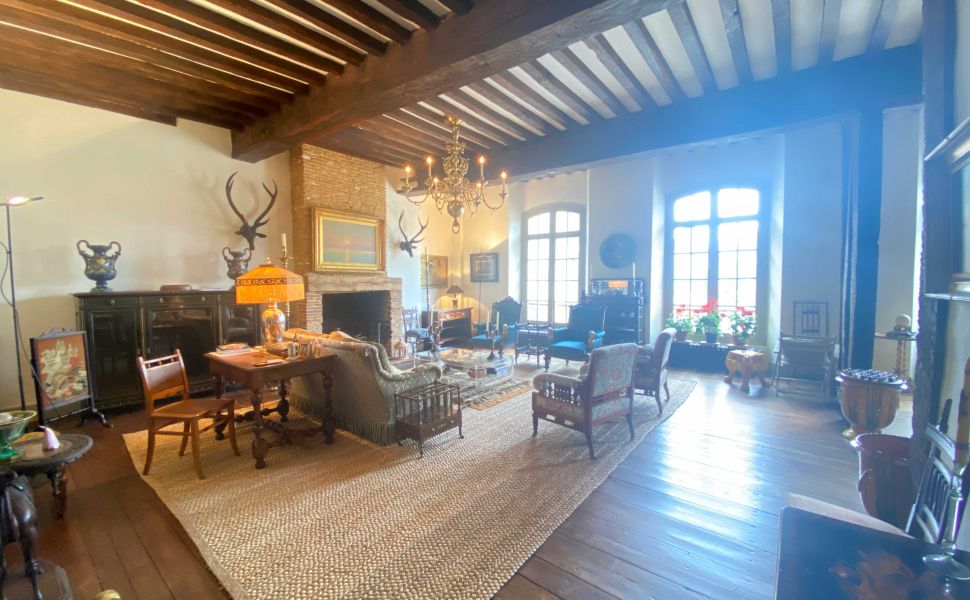 Magnifique Hôtel Particulier de 14eme au cœur d'une des plus belles bastides Landaise 