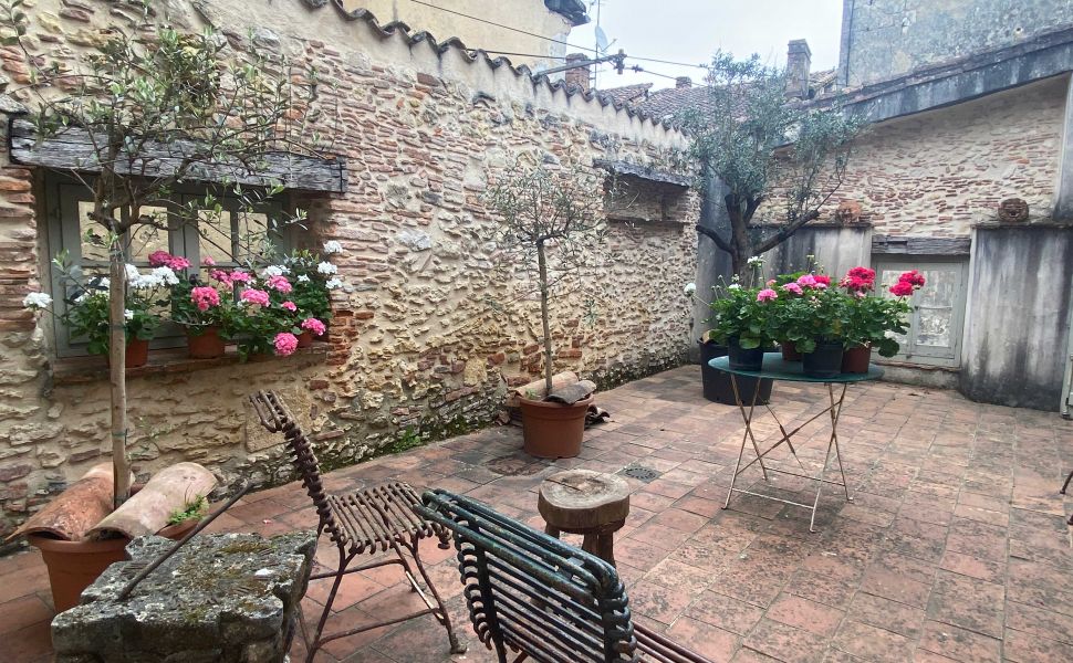 Magnifique Hôtel Particulier de 14eme au cœur d'une des plus belles bastides Landaise 