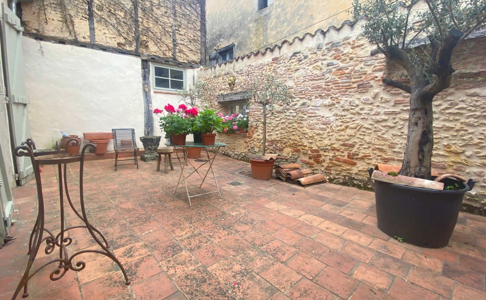 Magnifique Hôtel Particulier de 14eme au cœur d'une des plus belles bastides Landaise 