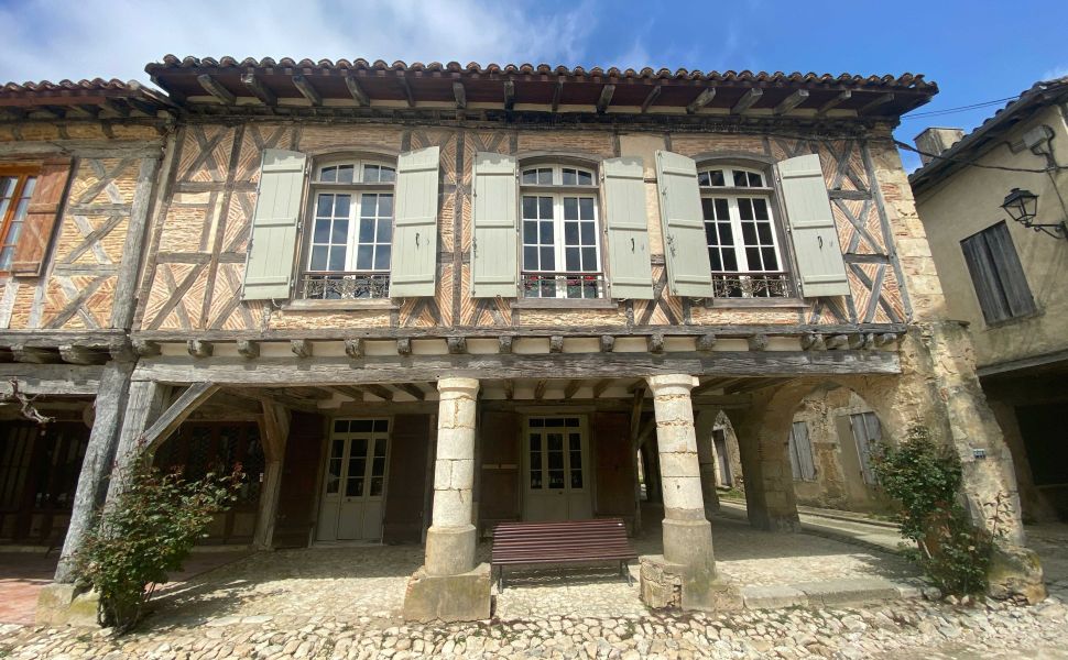 Magnifique Hôtel Particulier de 14eme au cœur d'une des plus belles bastides Landaise 