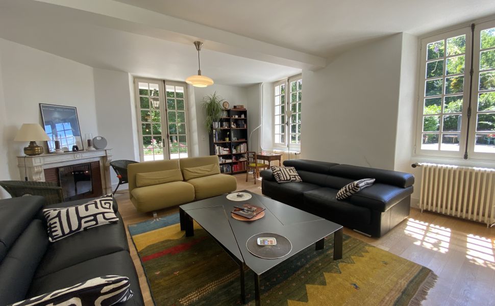 Magnifique Propriété Sur 7,623m2 de Parc Privé à Proximité d’un Village Touristique