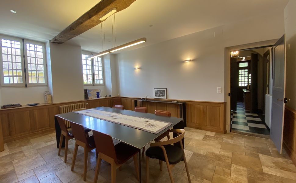 Magnifique Propriété Sur 7,623m2 de Parc Privé à Proximité d’un Village Touristique