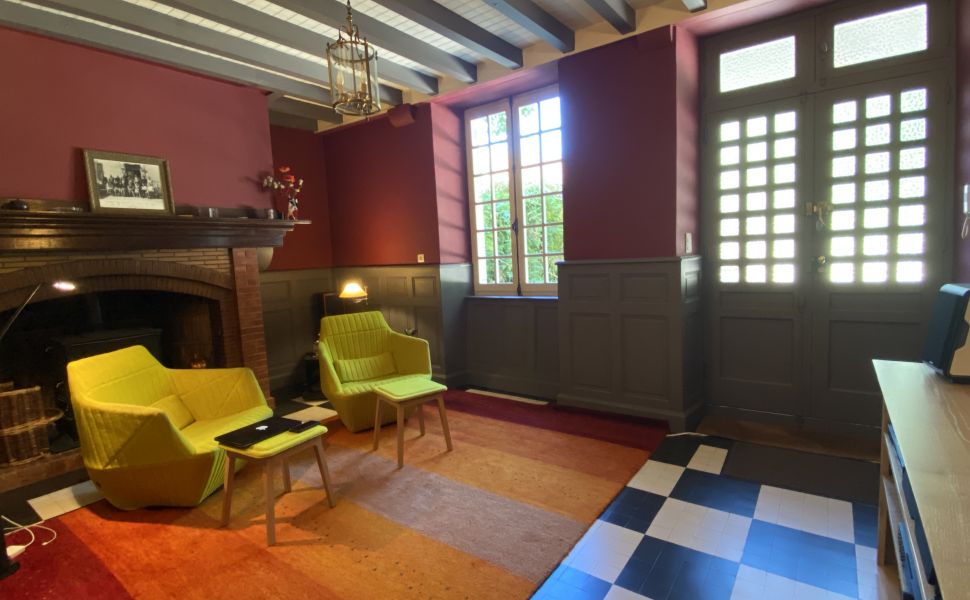 Magnifique Propriété Sur 7,623m2 de Parc Privé à Proximité d’un Village Touristique