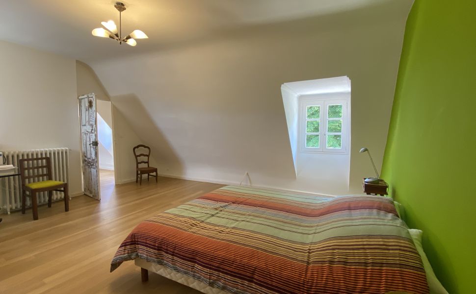 Magnifique Propriété Sur 7,623m2 de Parc Privé à Proximité d’un Village Touristique