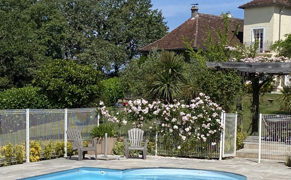 Charmante Néo-Béarnaise avec Environnement préservé, Vue sur les Pyrénées & Piscine