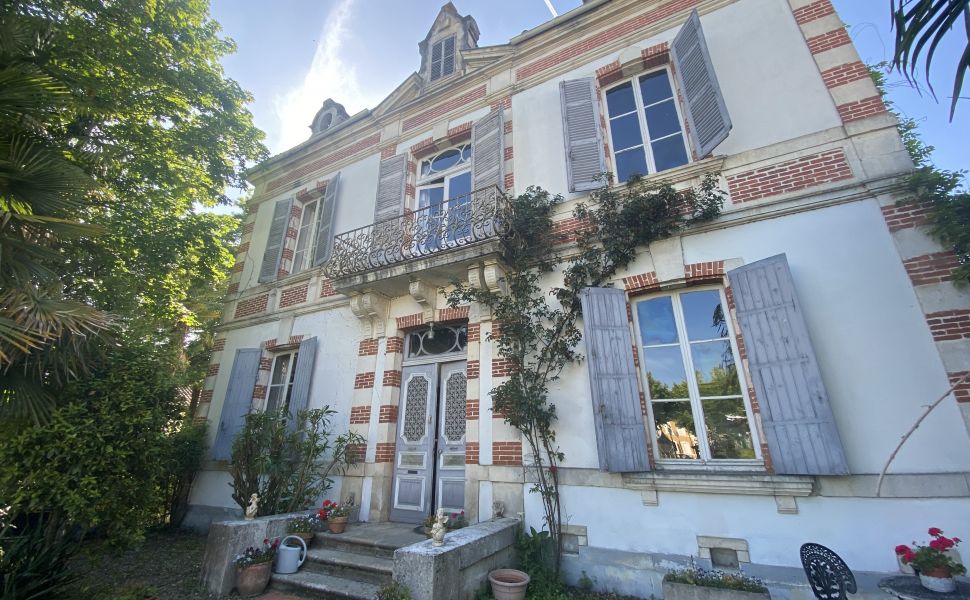 Pretty Maison Bourgoise with Walled Garden and Carriage House
