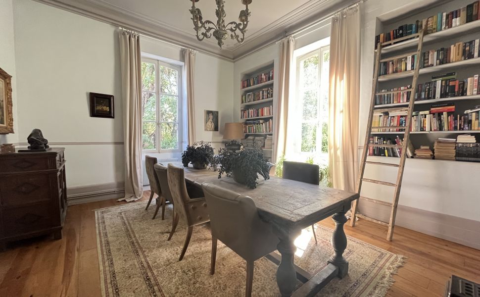 Pretty Maison Bourgoise with Walled Garden and Carriage House