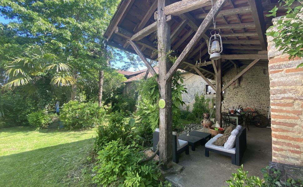 Pretty Maison Bourgoise with Walled Garden and Carriage House