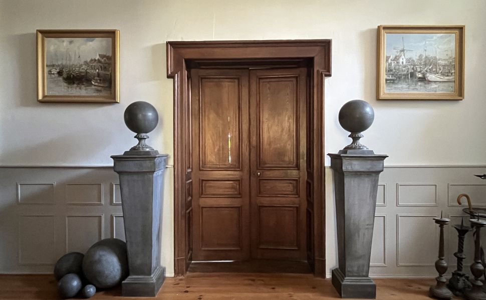 Pretty Maison Bourgoise with Walled Garden and Carriage House