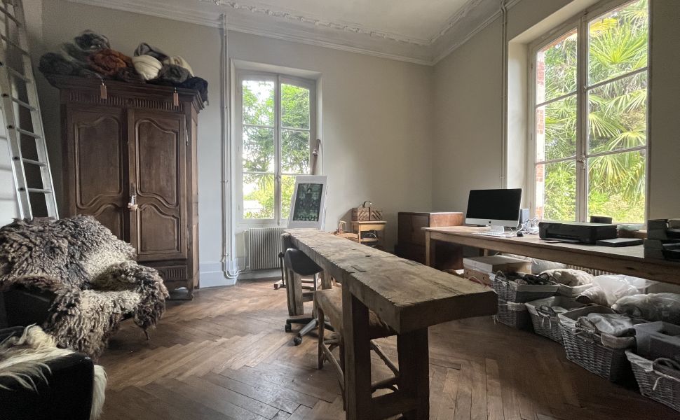 Pretty Maison Bourgoise with Walled Garden and Carriage House