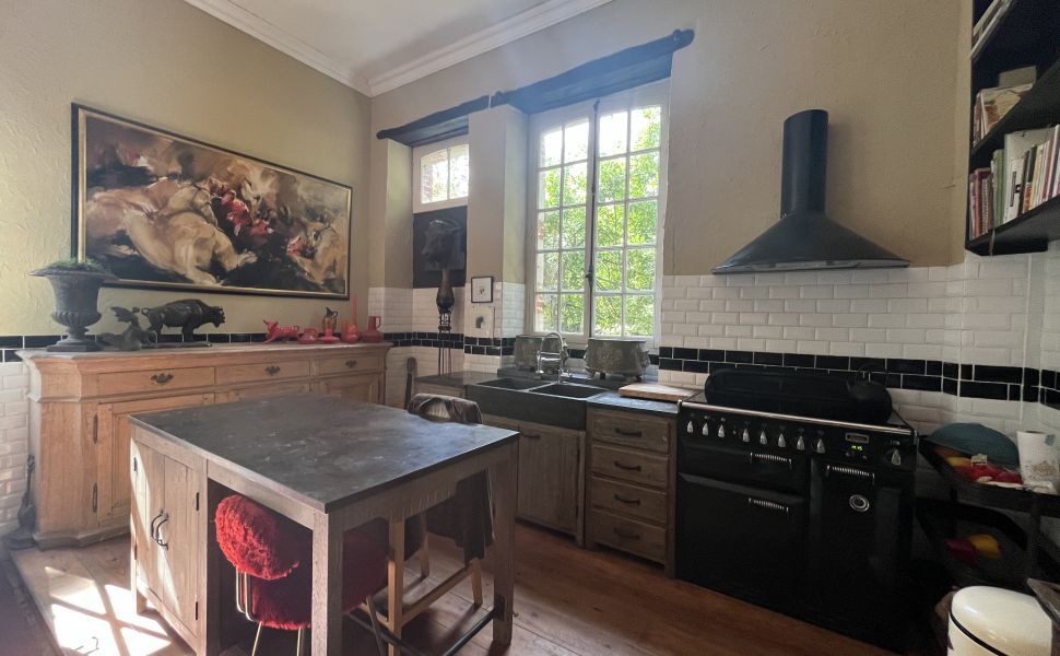 Pretty Maison Bourgoise with Walled Garden and Carriage House