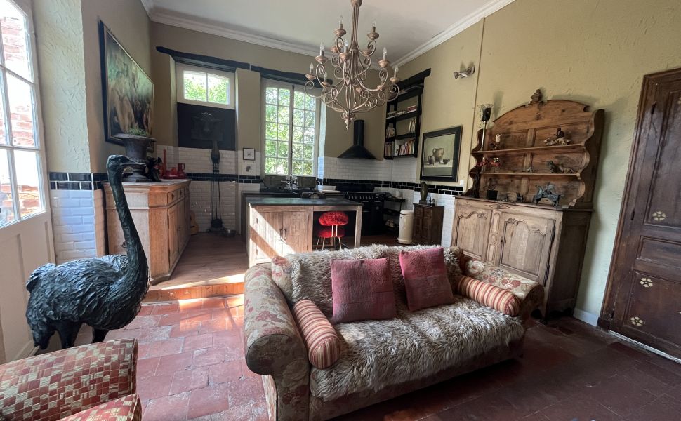 Pretty Maison Bourgoise with Walled Garden and Carriage House