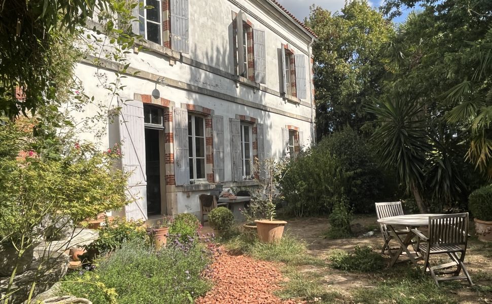 Pretty Maison Bourgoise with Walled Garden and Carriage House