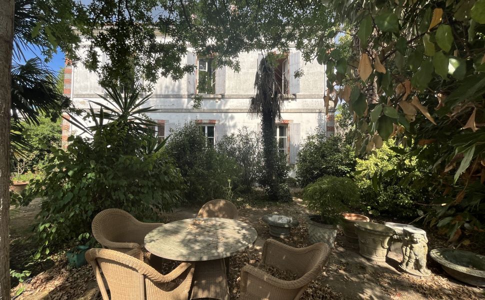 Pretty Maison Bourgoise with Walled Garden and Carriage House