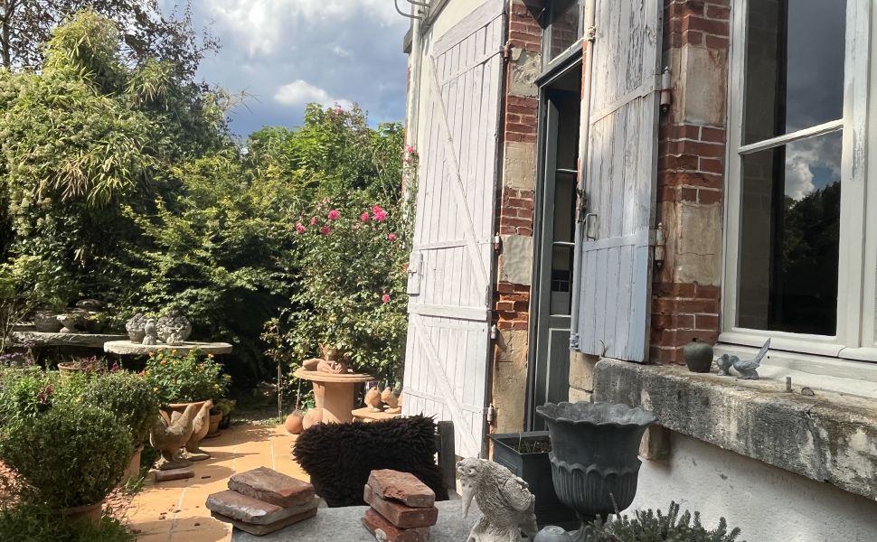 Pretty Maison Bourgoise with Walled Garden and Carriage House