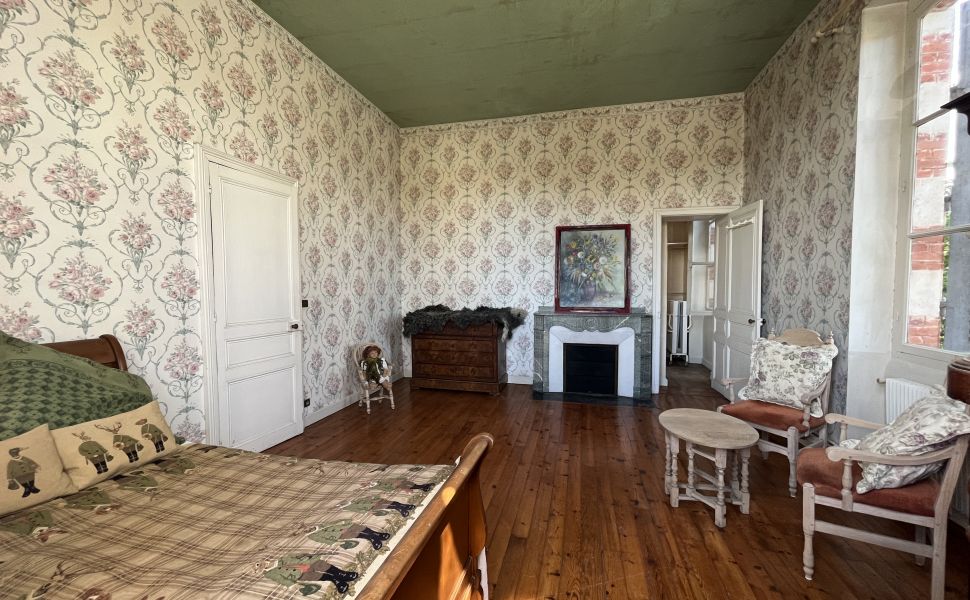 Pretty Maison Bourgoise with Walled Garden and Carriage House