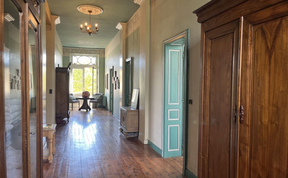 Pretty Maison Bourgoise with Walled Garden and Carriage House