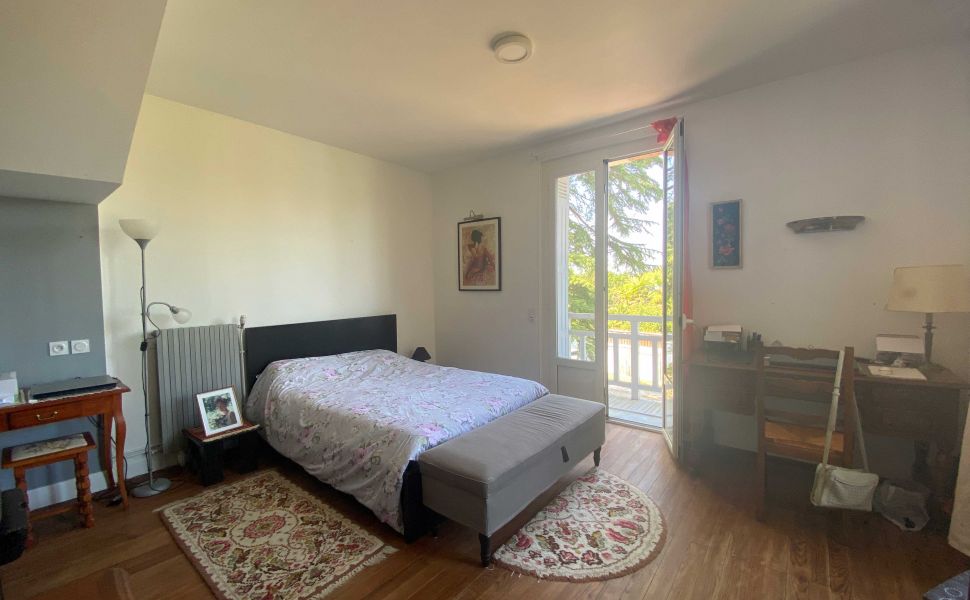 Delightful Turn Key Property, Heart of Saint Sever, Generous Gardens, Just 1hr to Ocean