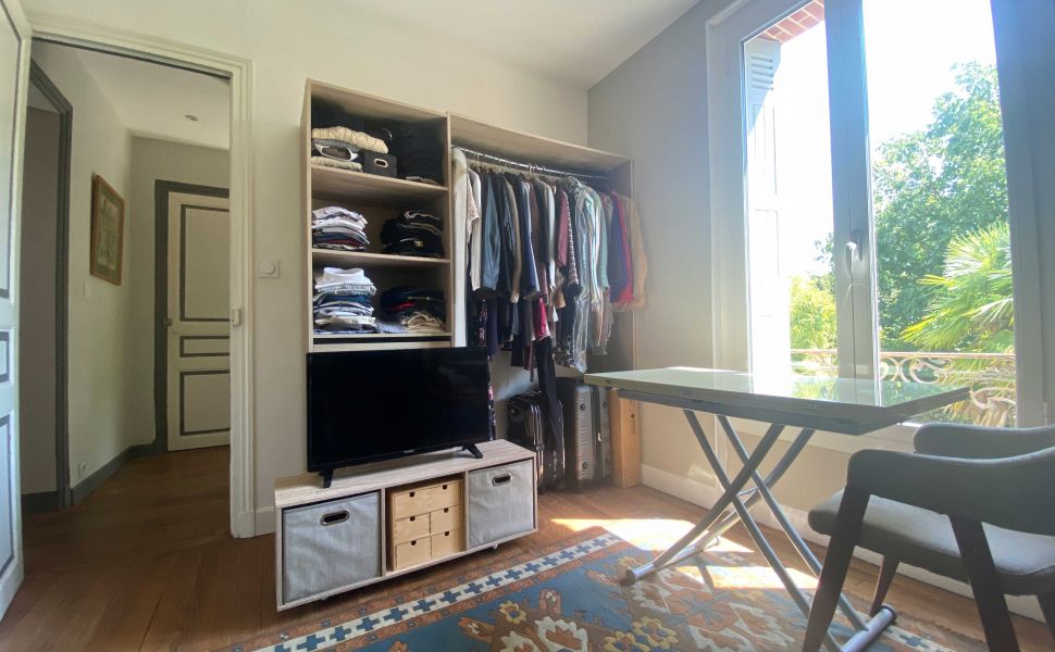 Delightful Turn Key Property, Heart of Saint Sever, Generous Gardens, Just 1hr to Ocean