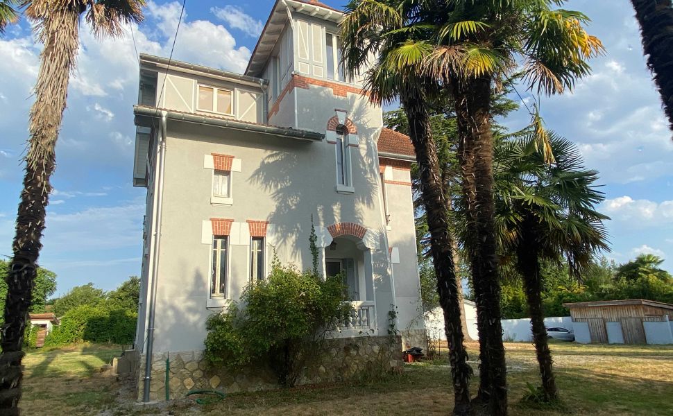 Delightful Turn Key Property, Heart of Saint Sever, Generous Gardens, Just 1hr to Ocean