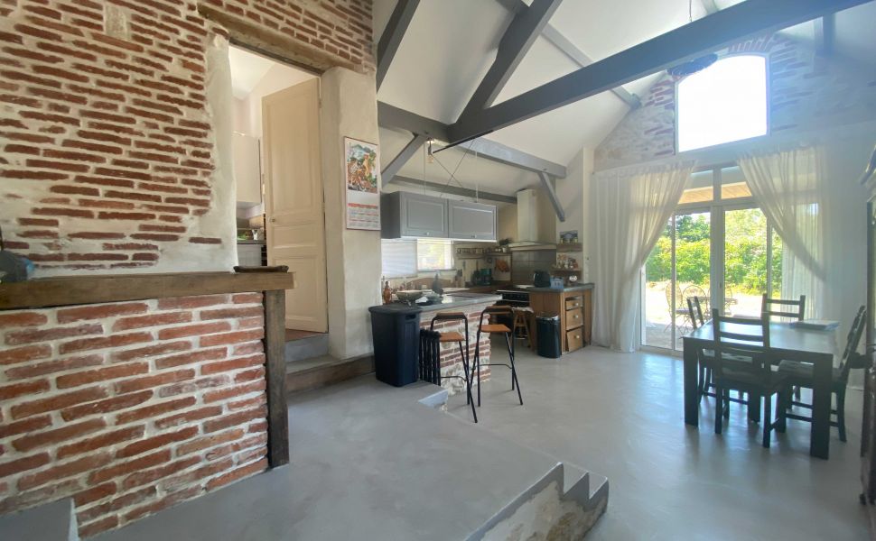 Delightful Turn Key Property, Heart of Saint Sever, Generous Gardens, Just 1hr to Ocean