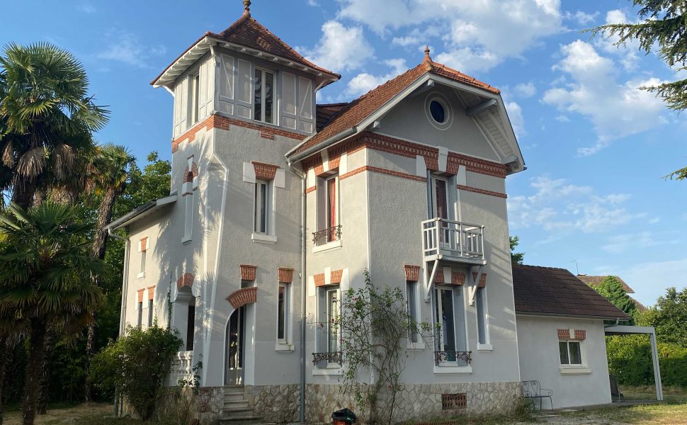 Delightful Turn Key Property, Heart of Saint Sever, Generous Gardens, Just 1hr to Ocean