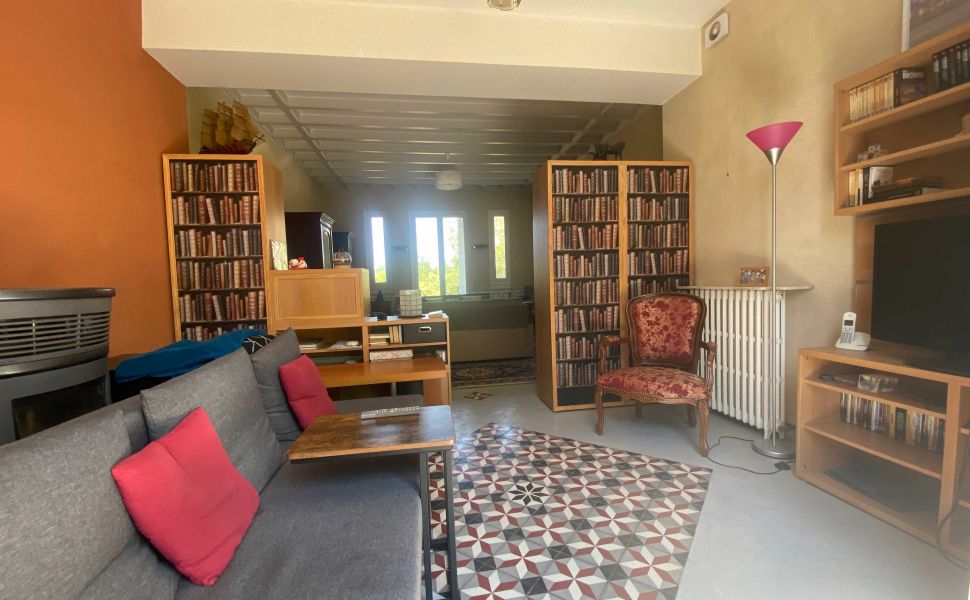 Delightful Turn Key Property, Heart of Saint Sever, Generous Gardens, Just 1hr to Ocean