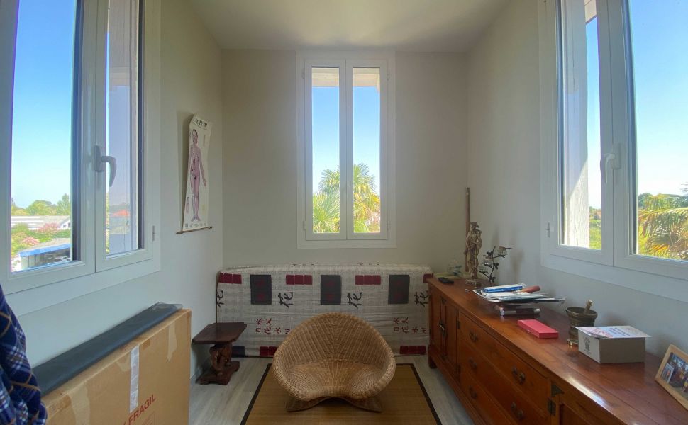 Delightful Turn Key Property, Heart of Saint Sever, Generous Gardens, Just 1hr to Ocean
