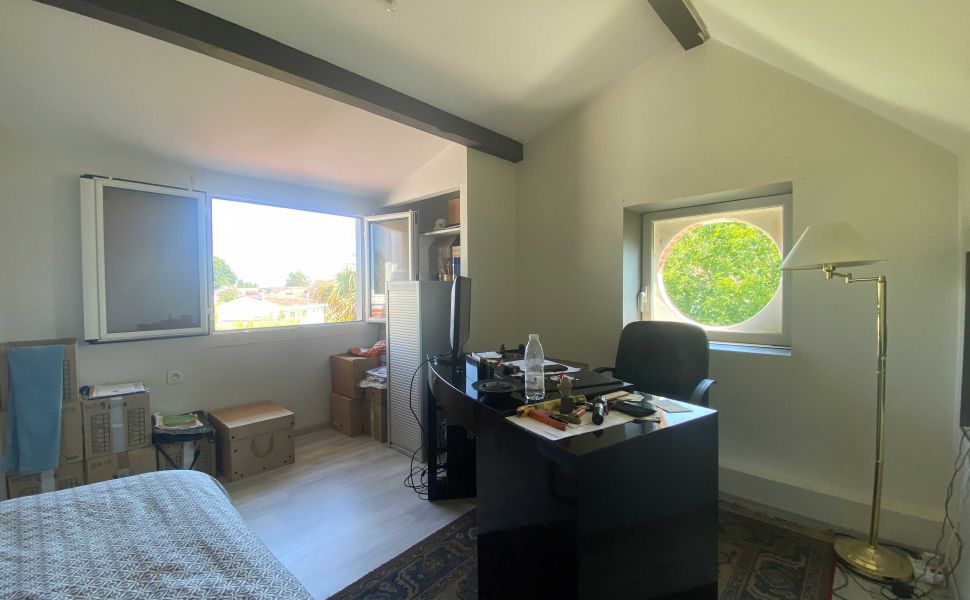Delightful Turn Key Property, Heart of Saint Sever, Generous Gardens, Just 1hr to Ocean