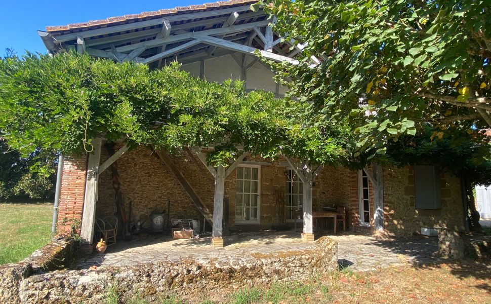 Superbe fermette landaise + Gite, sur 6,5HA composé d'un parc, d'une prairie et de vignes