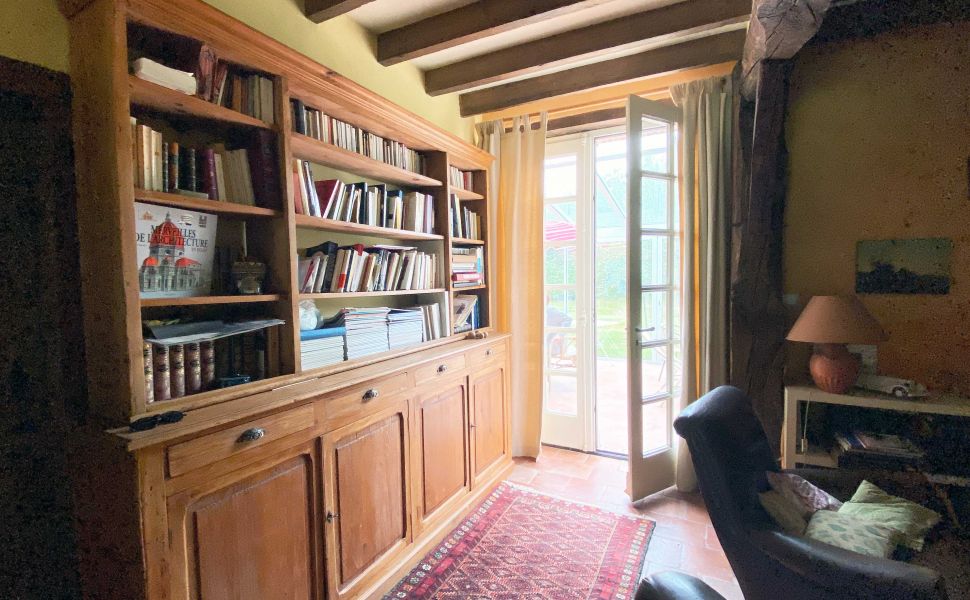 Gorgeous French Country Cottage on 6.5HA of Parkland, Prairie and Small Private Vineyard